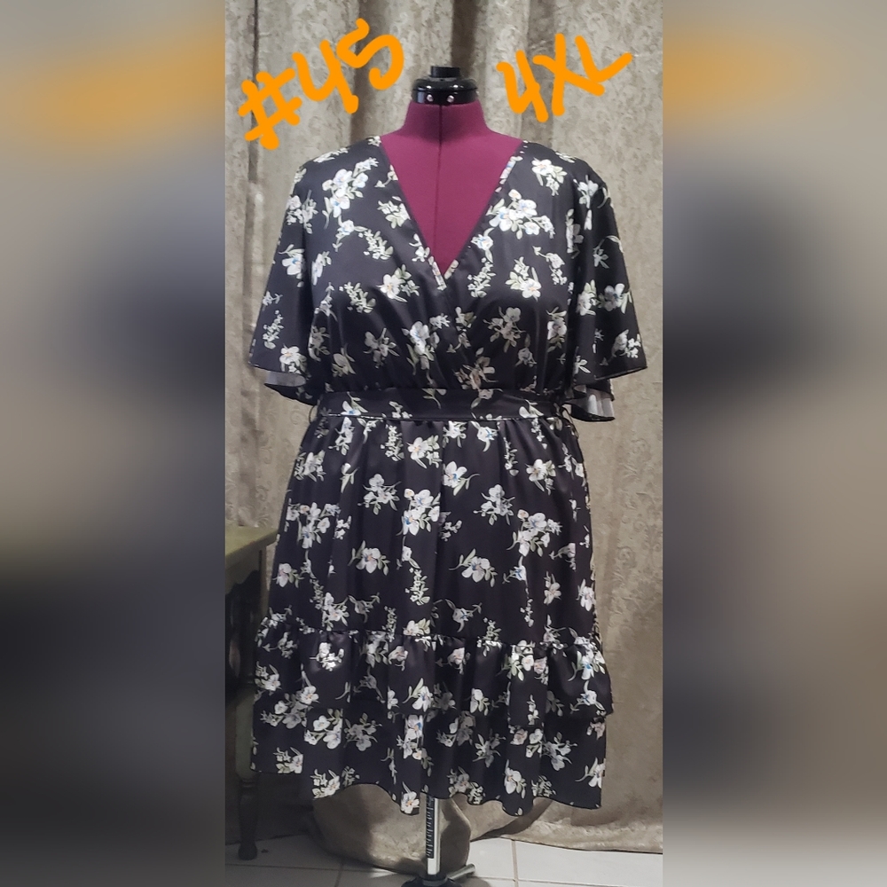 WOMEN'S CLOTHING SIZE 4 XL # 45